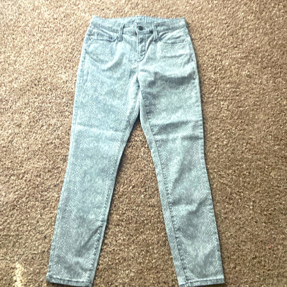 Women’s Universal gray skinny jeans size 6